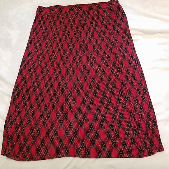 Koret Dresses & Skirts - KORET Size 22W Plaid Red/Green Crinkled Full Skirt